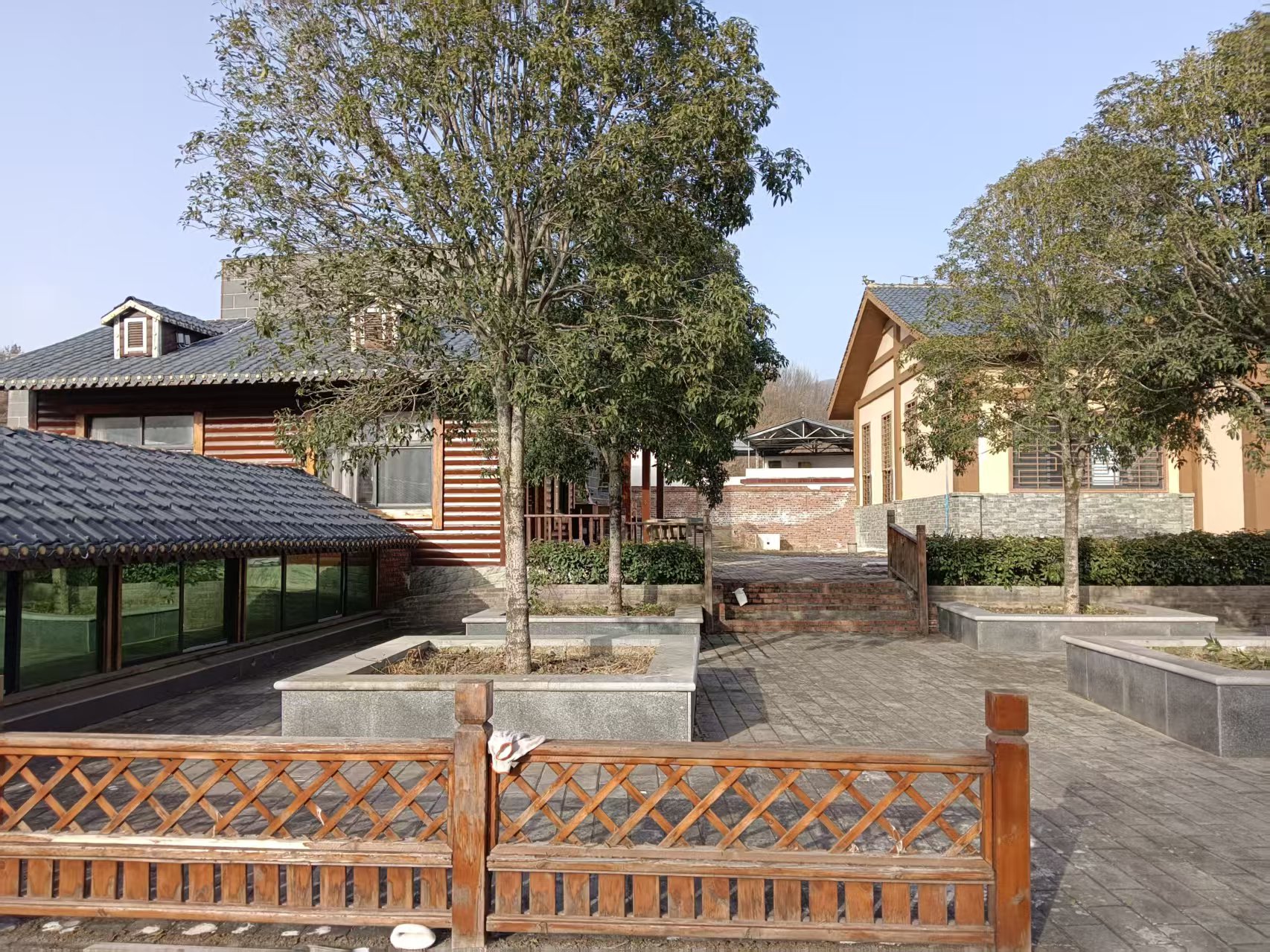 养老院园区庭院实景